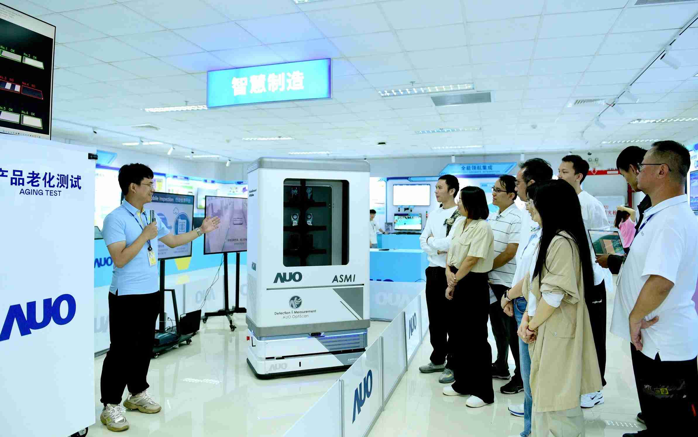 尊龙集团厦门将5G+ABC技术串联生产管理全流程，，，，打通研发、、、、采购、、、生管、、、制程、、、、设备、、、、质量等产品全生命周期制造流程，，，，完成数字化设计、、、、智慧供应链、、、智能座舱、、全流程设备管理、、、数据驱动优化、、、、智慧在线检测、、、智慧品管等自适应生产模式升级